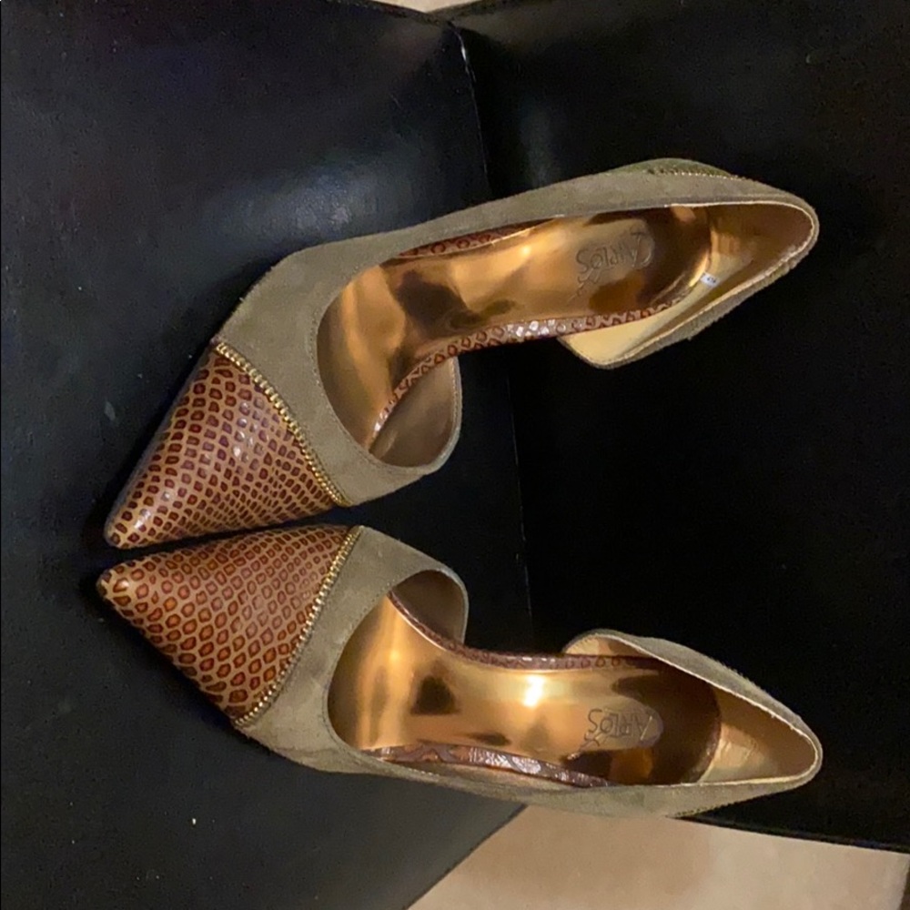 Carlos Santana Obsession Heels Olive and Brown